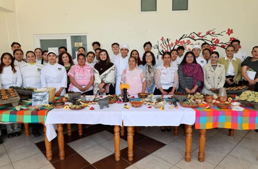 UAEMéx rinde homenaje a mujeres rurales en su día internacional: reconoce a cocineras tradicionales otomíes de Temoaya