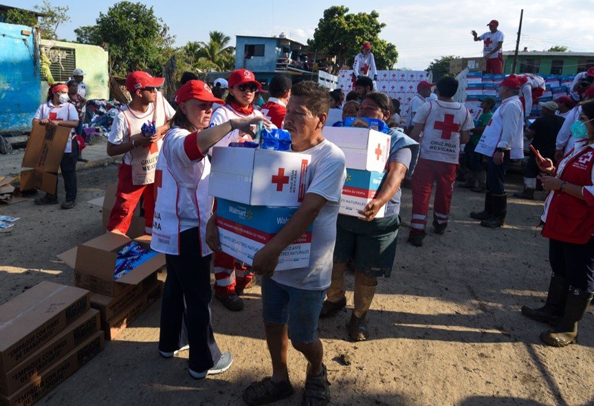 Cruz Roja EdoMéx entrega 200 TONELADAS de ayuda a Veracruz; 2,500 atenciones médicas y mil  colchones para damnificados