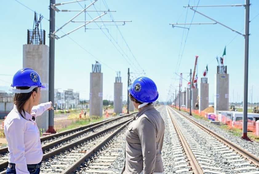 Tren México-Pachuca beneficiará a 100 mil usuarios diarios; Sheinbaum y Delfina Gómez supervisan avances