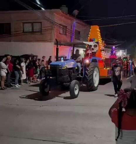 Video: Así fue la explosión de pirotecnia que dejó más de 15 heridos en desfile de Día de Muertos en Mazatepec