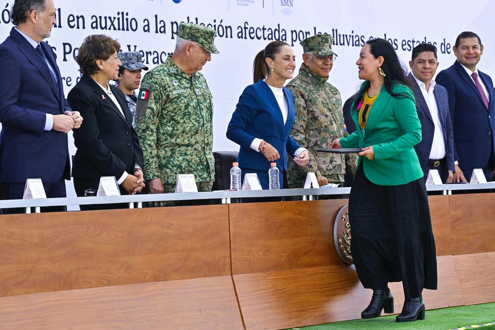 Presidenta y gobernadora del Edoméx encabezan homenaje a brigadistas que atendieron afectaciones por lluvias