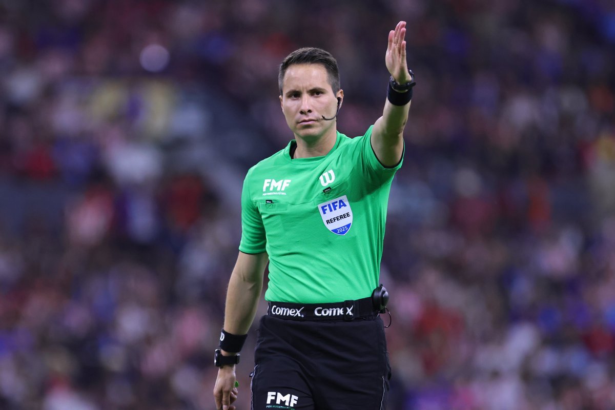Tras derrota del América ante Monterrey, sancionan a árbitros del partido, no volverán a pitar en este torneo