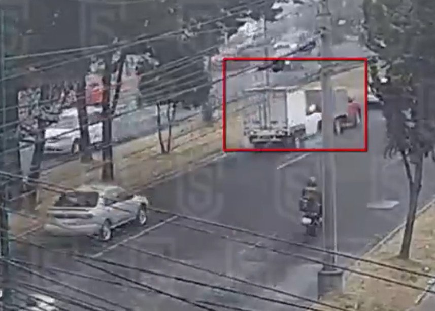 Cámaras del C5 registran carambola en Blvd Aeropuerto de Toluca