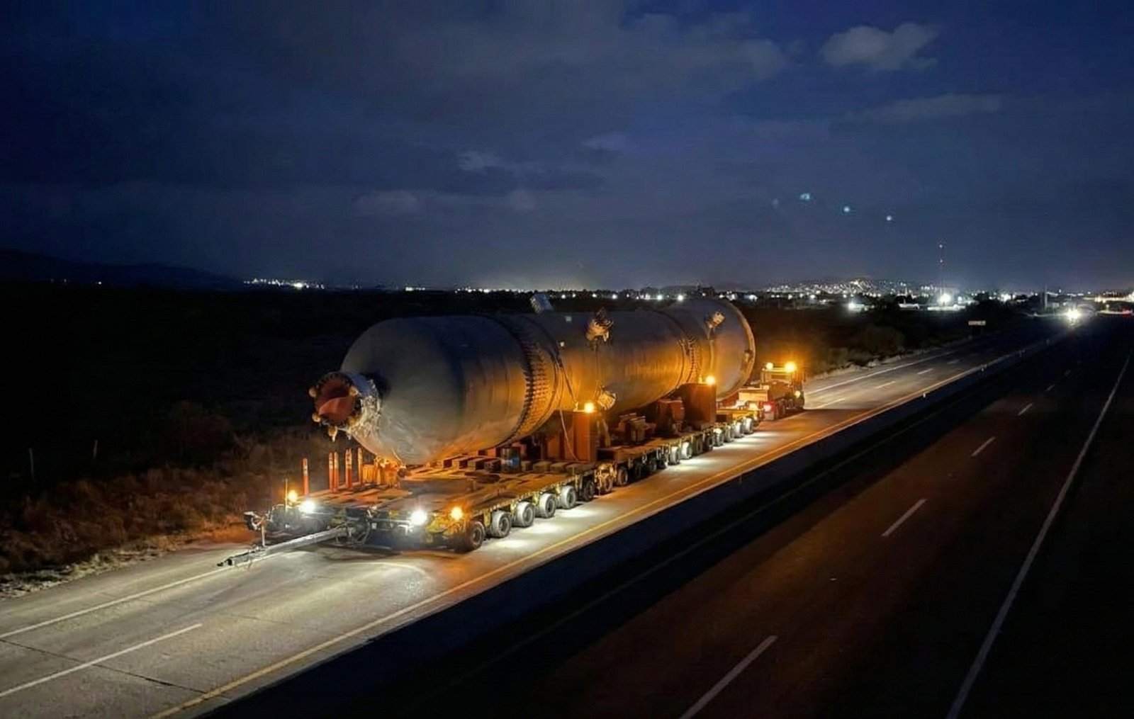 OJO: Cierre parcial nocturno en la autopista México–Querétaro por traslado de carga con exceso de dimensiones