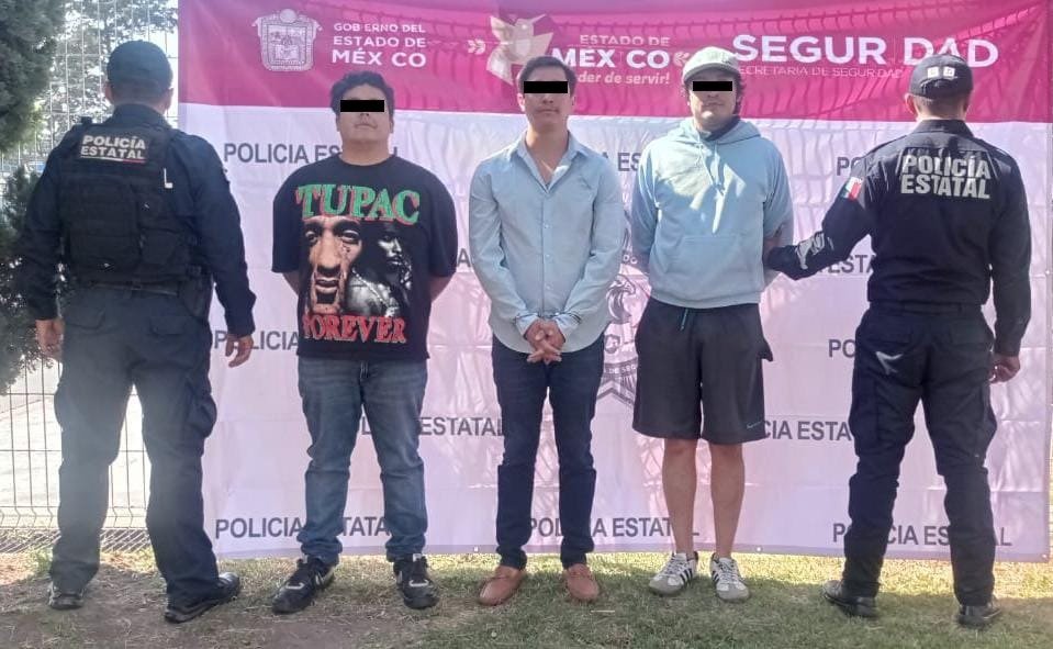 Capturan a 3 sujetos armados en vehículo sin placas en #Metepec