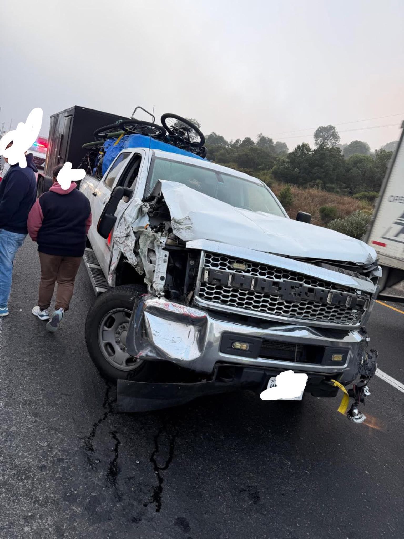 Familia de migrantes se ‘salva’ de asalto tras chocar su camioneta en #Acambay
