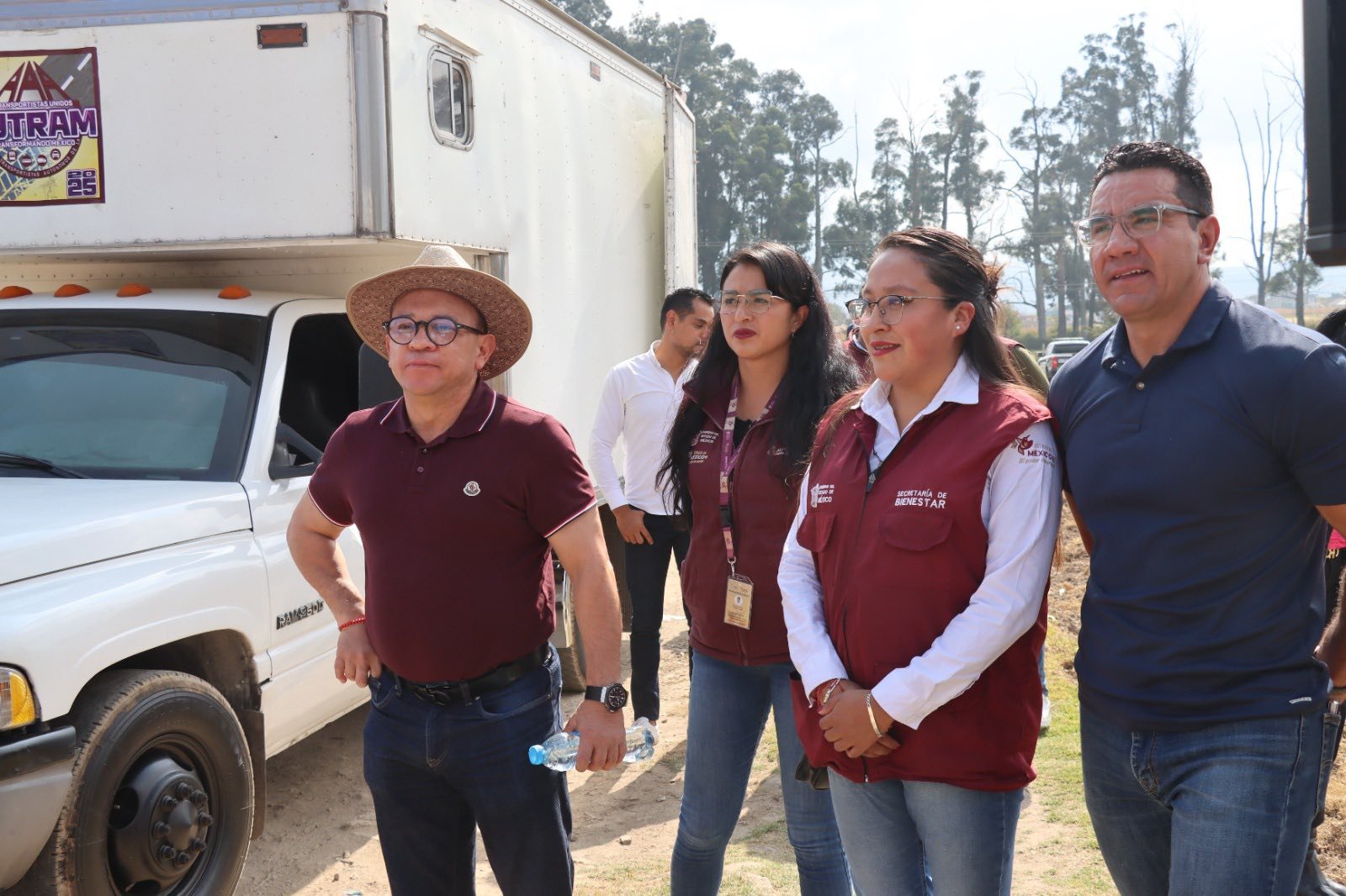 Entrega de apoyos alimentarios a familias afectadas por lluvias en Zinacantepec