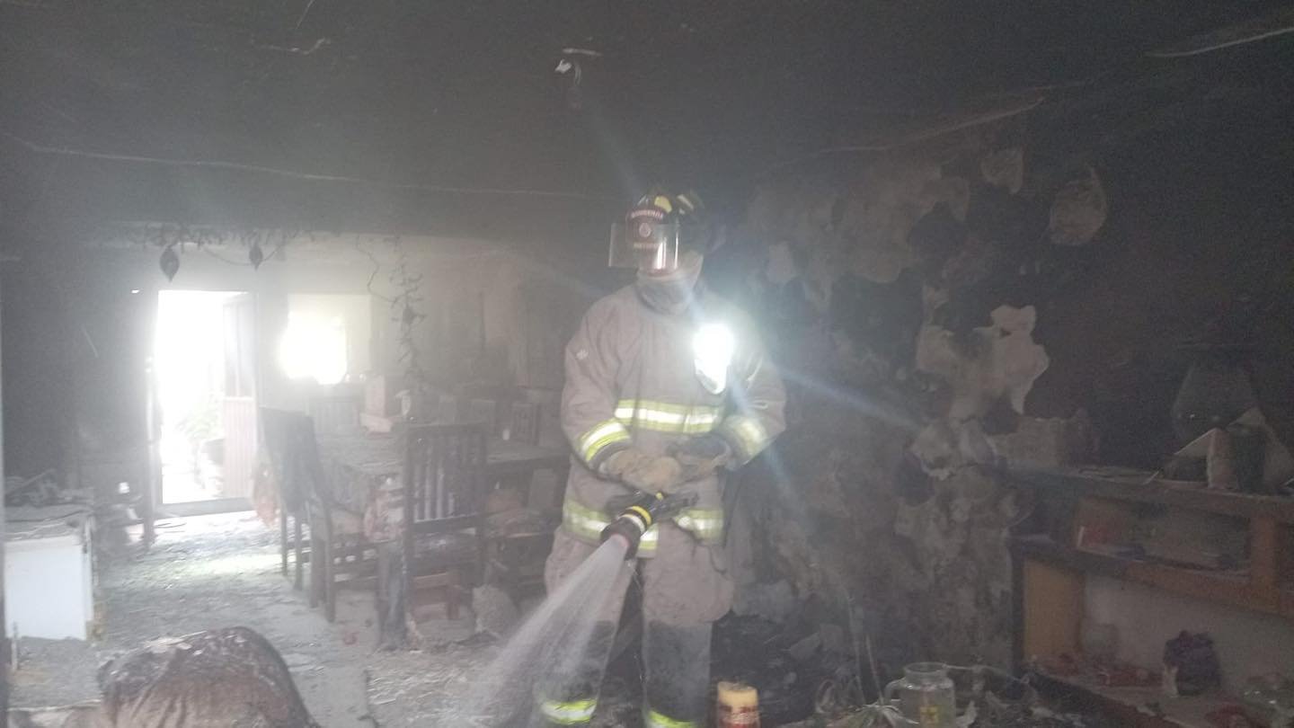 Bomberos de #Metepec sofocan incendio y ponen a salvo a dos personas