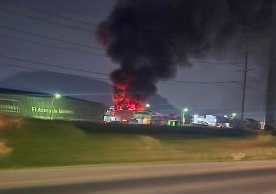 Controlan incendio en vulcanizadora de #Zinacantepec