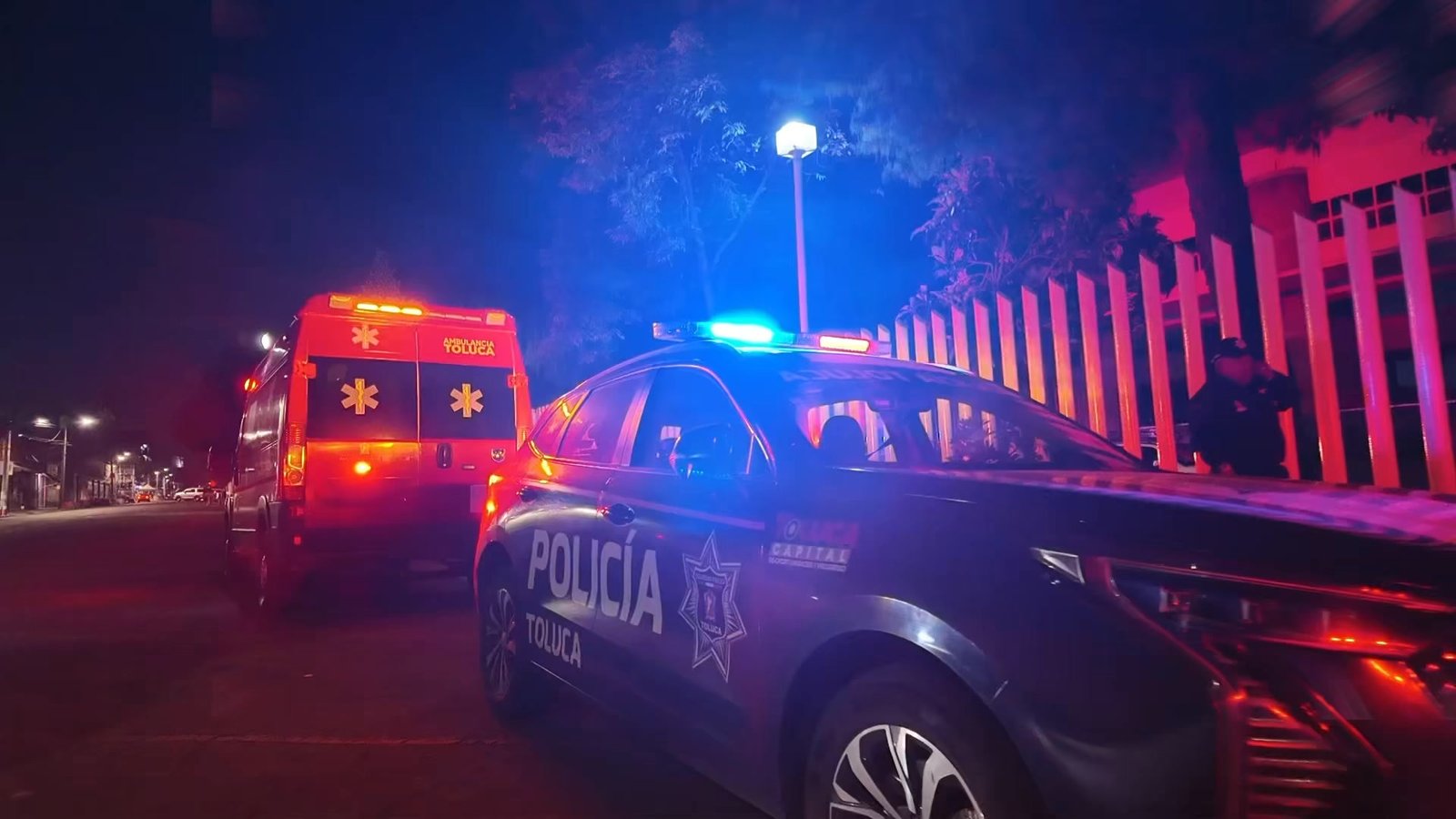 DIF Toluca y PC Bomberos habilitan refugio temporal para personas vulnerables