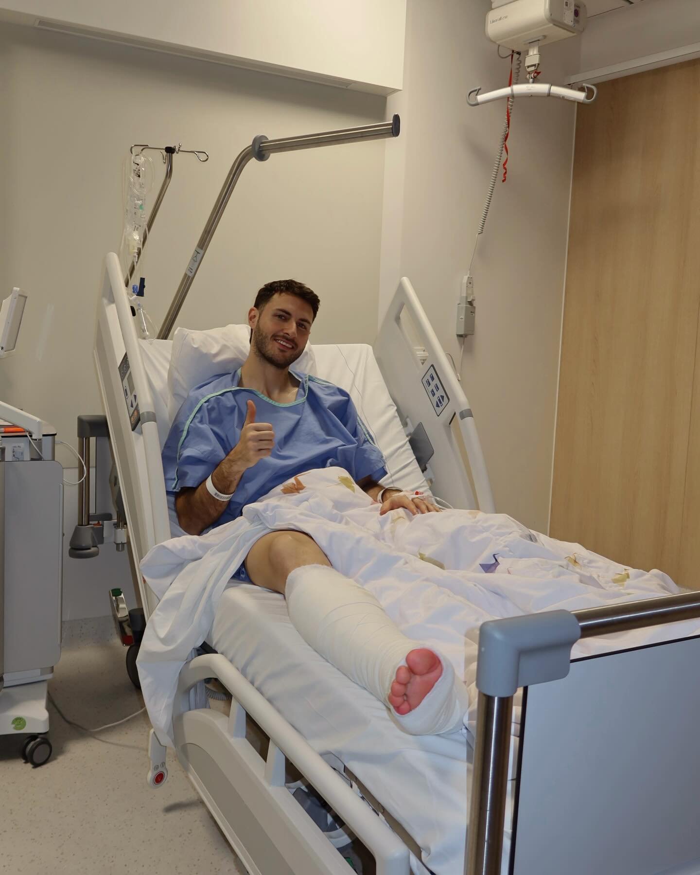 Santiago Giménez muestra detalles de su operación ¿Se perderá el Mundial del 2026?