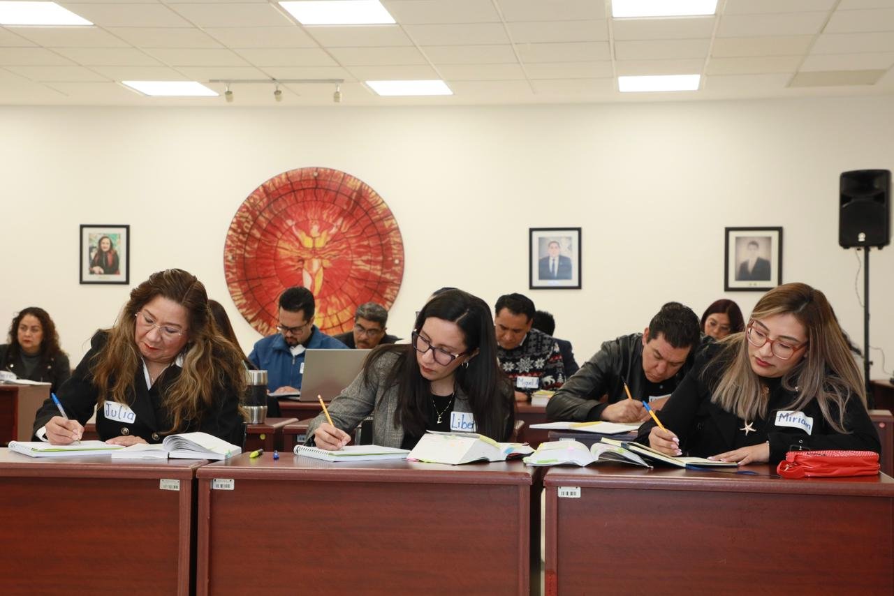 Capacitan a 54 jueces electos para reforzar su función jurisdiccional en el Estado de México