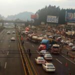 OJO: Tráiler choca e invade carril contrario provocando carambola en la México-Toluca mex-tol