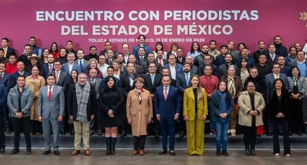 Ante periodistas del Edoméx, Delfina Gómez promete diálogo, respeto y obras estratégicas en 2026