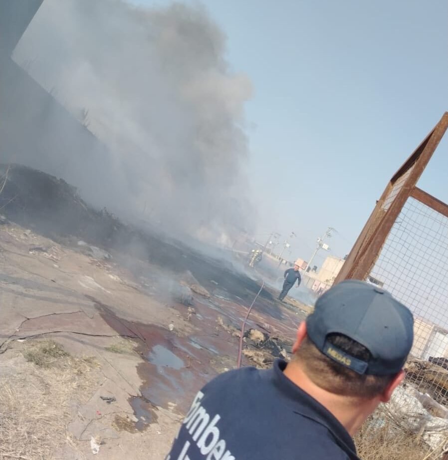 Atienden fuerte incendio en recicladora de Cuautitlán Izcalli