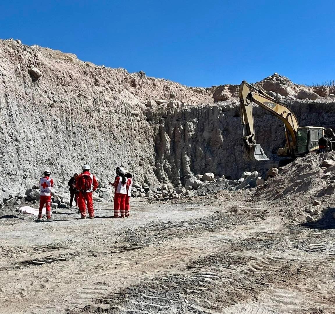 Cruz Roja Toluca atiende accidente laboral en mina de Santiago Tlacotepec