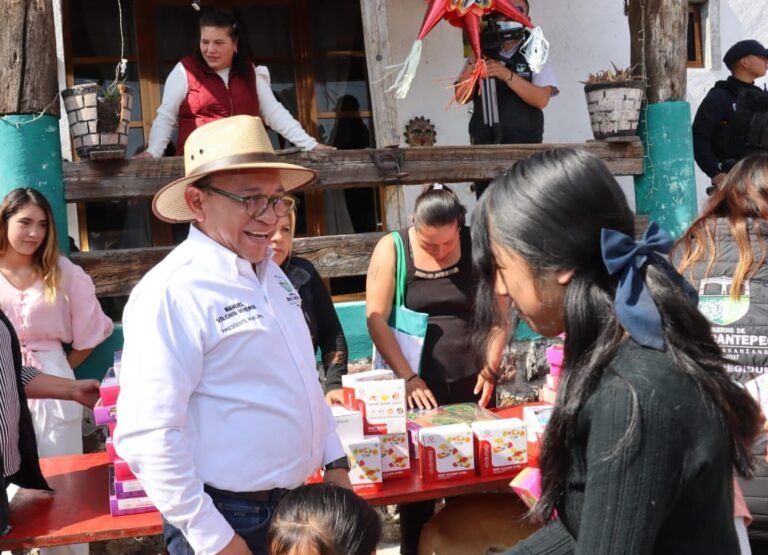 Alcalde de Zinacantepec encabeza festejos por Día de Reyes en comunidades del municipio