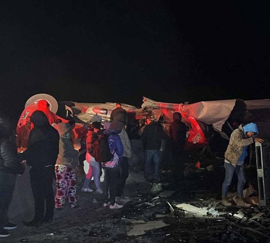 Vuelca tráiler en la Atlacomulco–Acambay; conductor quedó atrapado