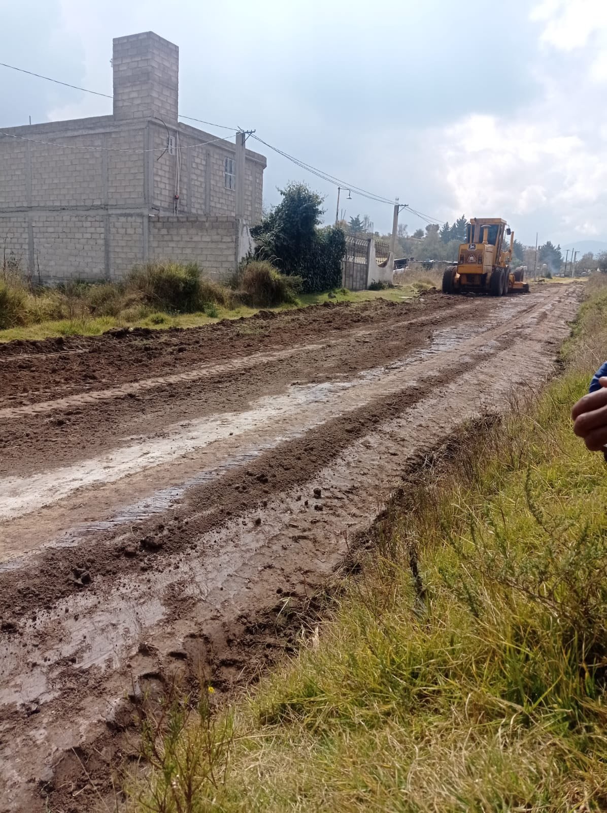 Zinacantepec refuerza el rastreo de caminos en San Antonio Acahualco