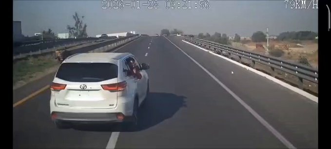 Así dispararon a camión para obligarlo a detenerse sobre la México-Puebla. Video