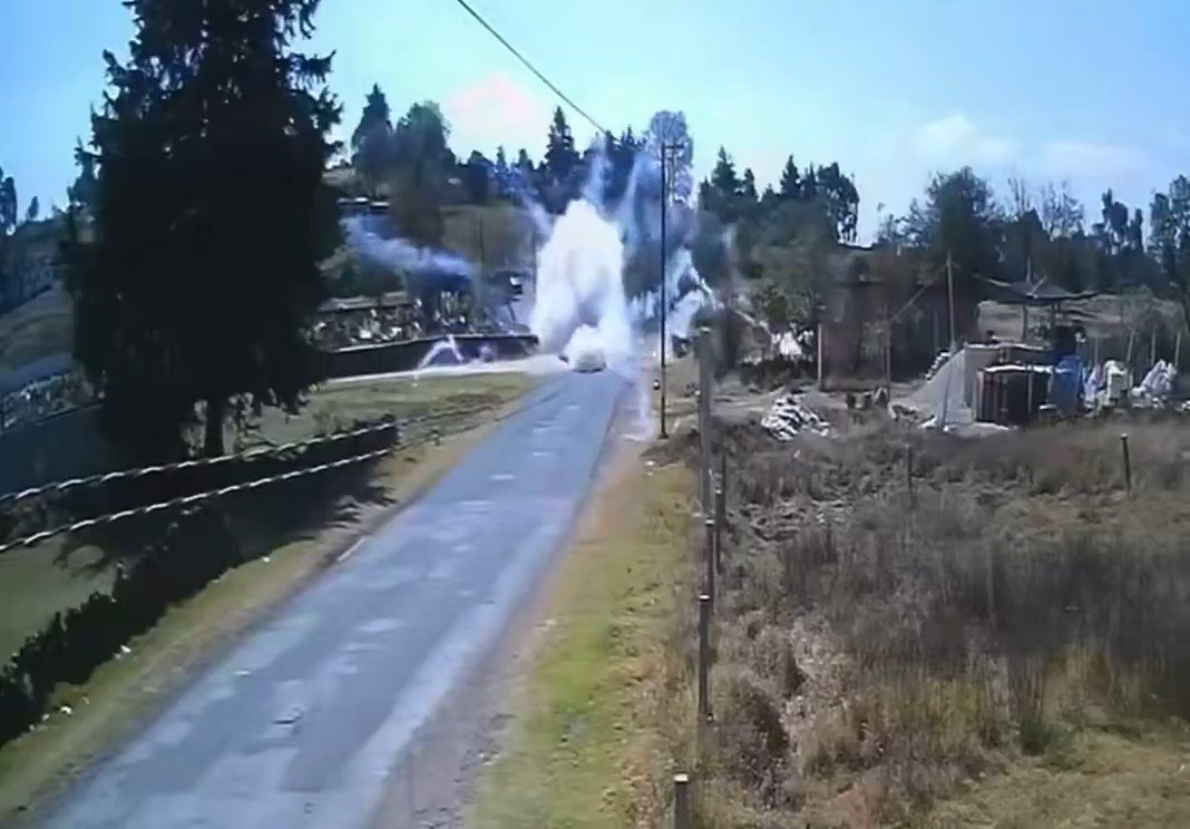 Graban momento exacto de explosión de motoneta que transportaba pirotecnia en #Jilotepec