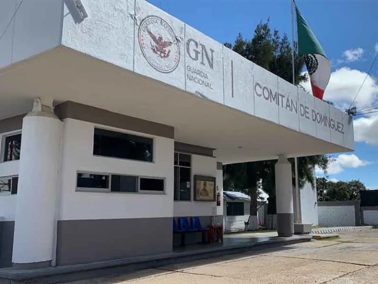 Sorprenden dopados y con prostitutas a agentes de la Guardia Nacional en cuartel de Chiapas; había general de Toluca
