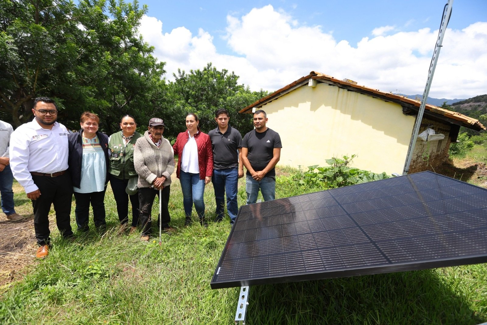 Más de mil familias rurales reciben electricidad solar en el Estado de México