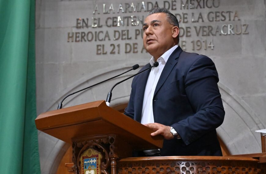 Proponen fijar tope salarial en el Estado de México: ningún funcionario ganaría más que la gobernadora