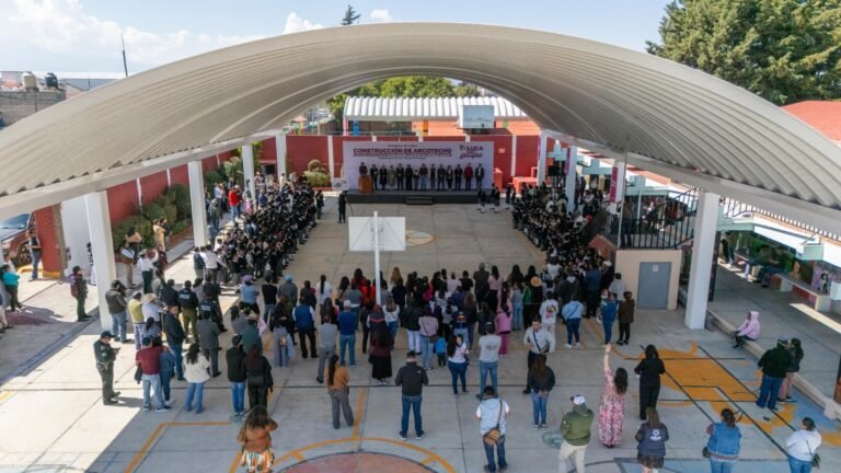 Entregan arcotecho en primaria de San Miguel Totoltepec: un espacio digno para la educación