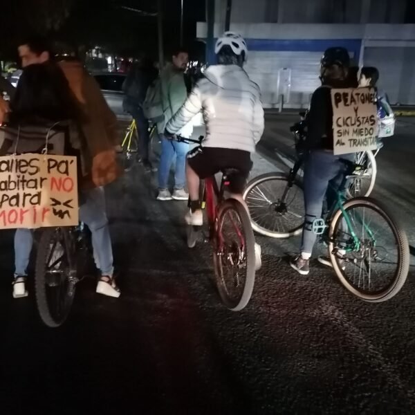 Masa Crítica recorre el centro de Toluca para visibilizar la movilidad segura