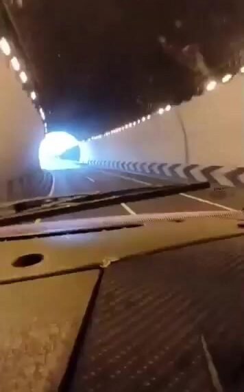 Fatal accidente en la Puebla-Orizaba: tráiler con muebles termina en barranco. Video