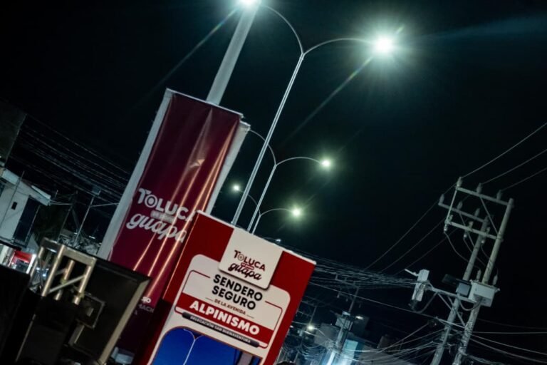 #Toluca instala 237 luminarias en avenida Alpinismo como parte del programa Sendero Seguro