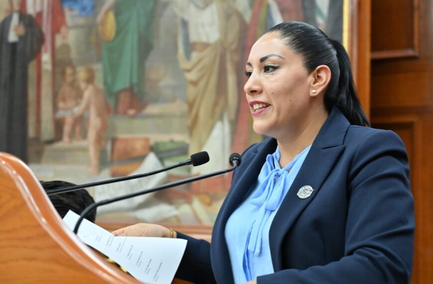 Invita Martha Camacho a respaldar tradición textil de Santa Cruz Atizapán