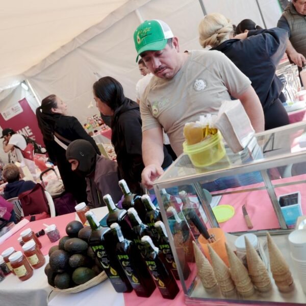 Productores del Edoméx venderán sin intermediarios: aguacate, café, mezcal y flor, entre los sectores impulsados