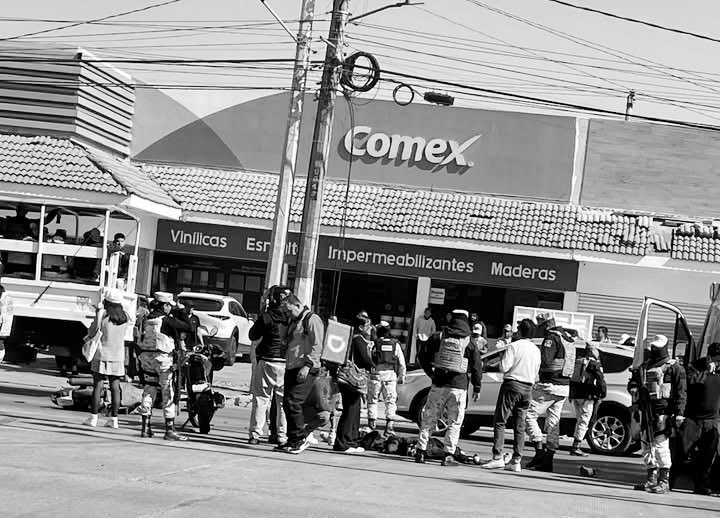 Guardia Nacional invade carril del Mexibús, se pasa el alto y provoca nueva tragedia en #Ecatepec. Video