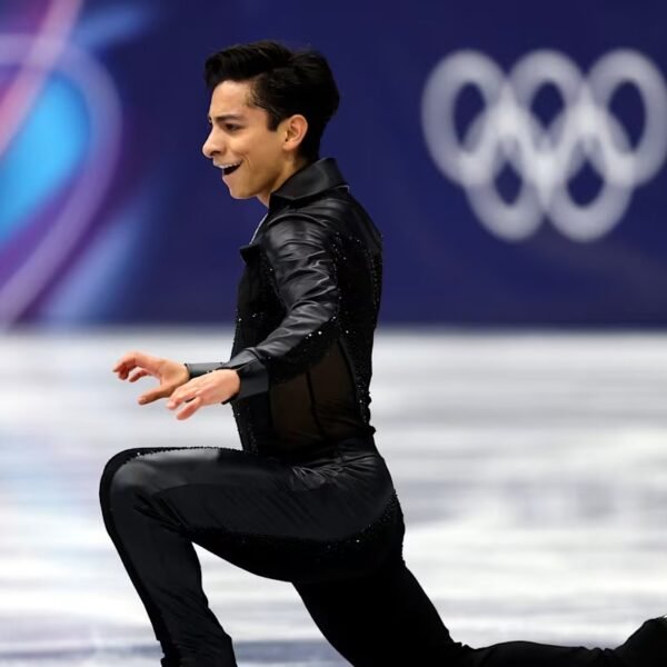 Sorpresa en final olímpica de patinaje artístico, se cayó el favorito; mexicano Donovan Carrillo se mete al top 20 en rutina libre
