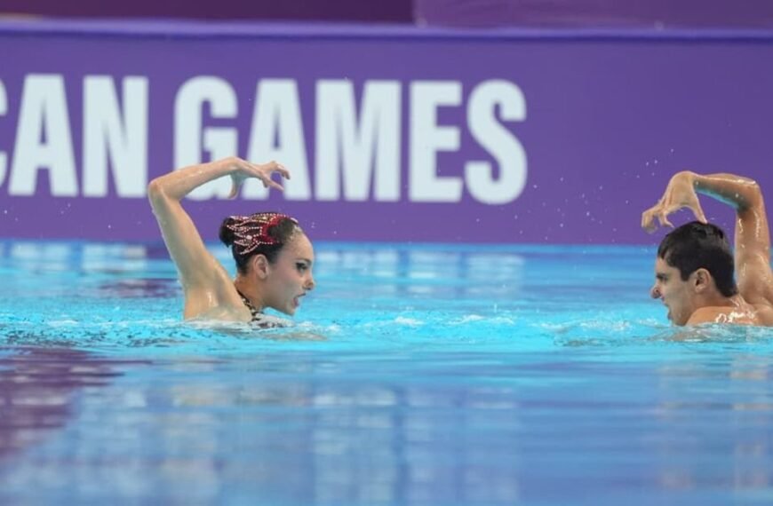 Nayeli Mondragón, Premio Estatal del Deporte, gana plata en Copa del Mundo de Natación Artística en prueba de dueto mixto