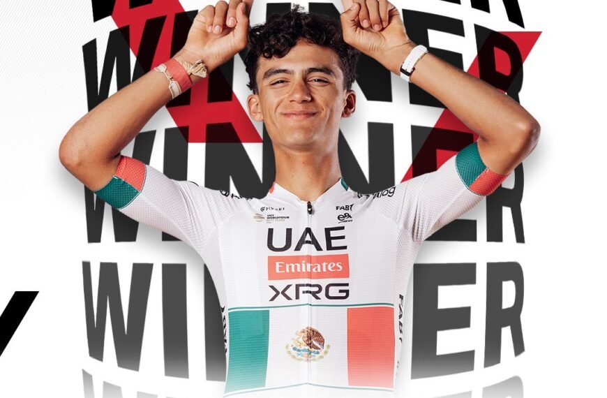 Isaac del Toro gana espectacular su primer carrera del 2026, un sprint en Etapa 1 del Tour de UAE. Video