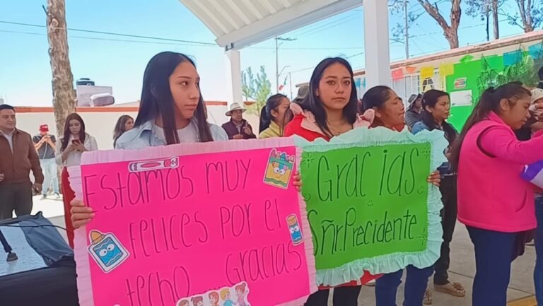 “Que las niñas y los niños no se sientan desiguales”: Ayuntamiento de Toluca entrega arcotecho en preescolar de San Pablo Autopan.