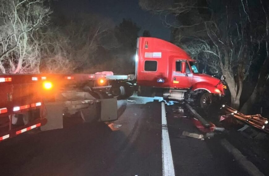 OJO: Accidente de tráiler colapsa circulación en la Toluca–Atlacomulco