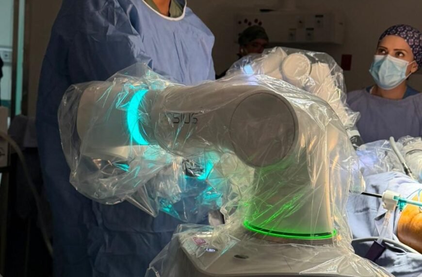 En el Estado de México se realiza la primera cirugía torácica asistida por robot en un hospital público del país