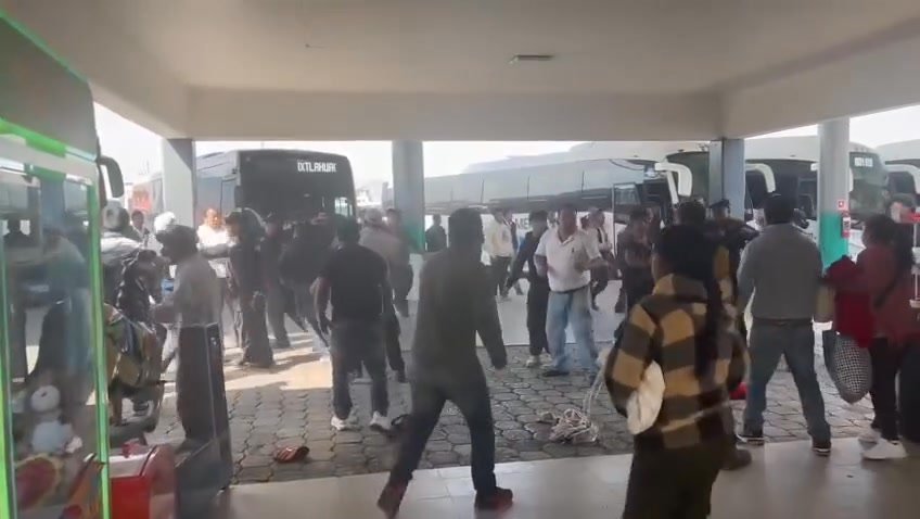 Caos total en Ixtlahuaca: riña masiva en terminal deja al menos 15 lesionados
