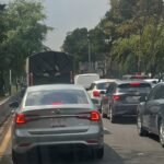 Doble incidente en Paseo Tollocan: accidente con pipa peligrosa y bloqueo complican la circulación hacia Toluca 650746441_2357869424710345_1316712217219467698_n