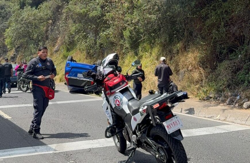 Volcadura en la carretera México–Toluca provoca cierre total de la vía