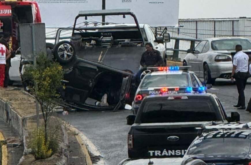 Volcadura en Paseo Tollocan genera afectaciones viales en #Toluca