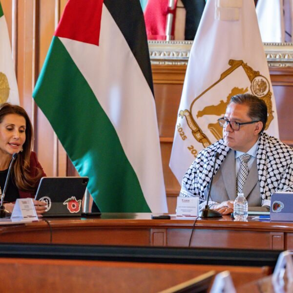 Embajadora de Palestina es reconocida como Visitante Distinguida en #Toluca