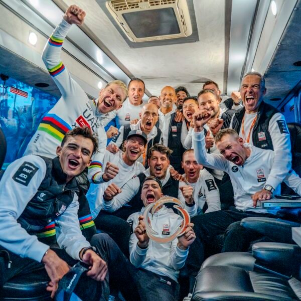 Con apoyo clave de Isaac del Toro, Pogacar cumple su sueño y gana la Milán-San Remo