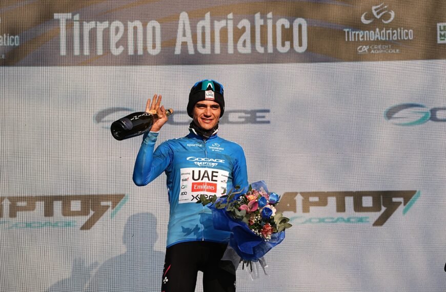 Isaac del Toro vuelve a liderar la Tirreno-Adriático tras brutal etapa de montaña. Video