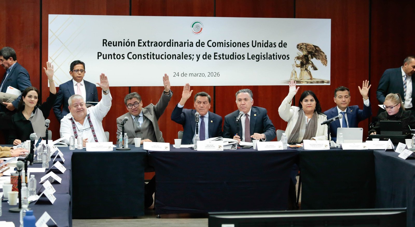 Avanza el ‘Plan B’ electoral: comisiones del Senado lo aprueban, pero el PT marca distancia