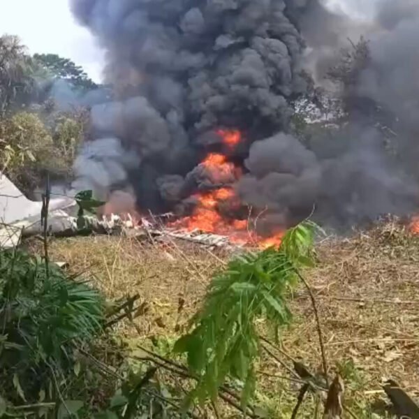 Decenas de muertos tras trágico accidente de avión en Colombia